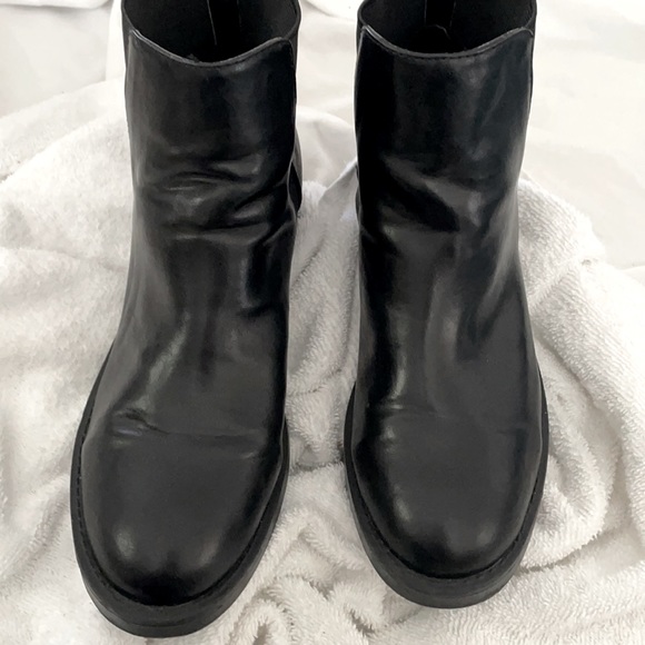 Candie’s Woman’s Dope Leather Ankle Boot - Picture 2 of 5